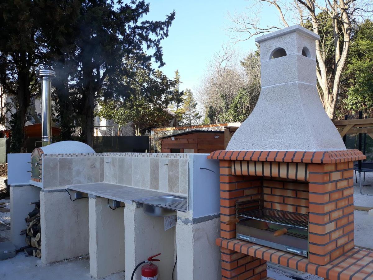 Gite De Leonie Moulin De Tartay En Авиньон Екстериор снимка